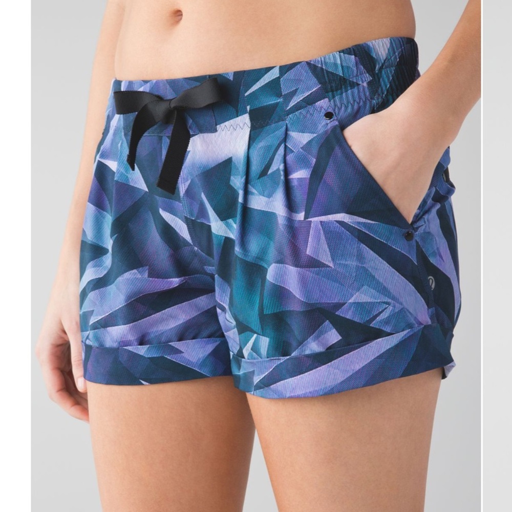 Lululemon Spring Break Away Short
Pretty Prism Multi